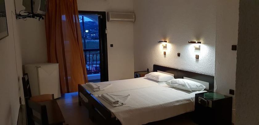 Imagen de la habitación del Hotel Victoria, Samos. Foto 10
