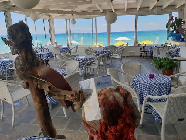 Imagen del bar/restaurante del Hotel Victoria, Samos. Foto 7