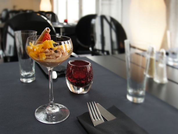 Imagen del bar/restaurante del Hotel Victor's Residenz-hotel München. Foto 2