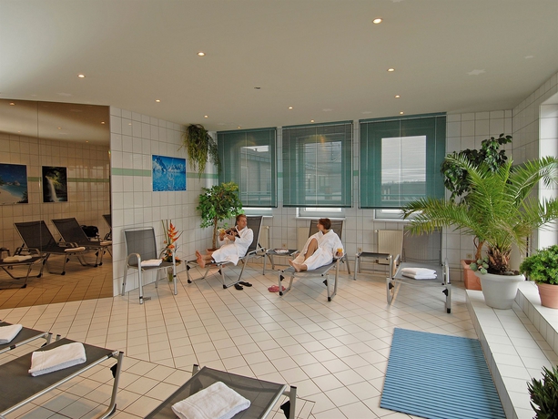 Imagen de la piscina del Hotel Victor's Residenz-hotel Saarlouis. Foto 16