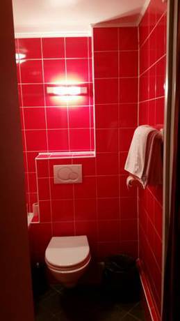 Imagen de la habitación del Hotel Victory Galou. Foto 7