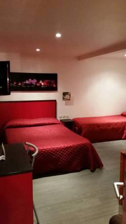 Imagen de la habitación del Hotel Victory Galou. Foto 9