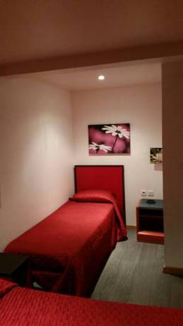 Imagen de la habitación del Hotel Victory Galou. Foto 10