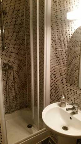 Imagen de la habitación del Hotel Victory Galou. Foto 14