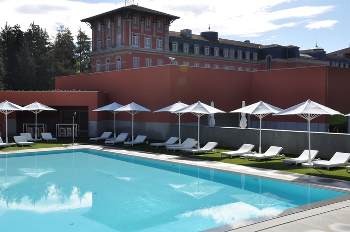 Imagen de la piscina del Hotel Vidago Palace. Foto 16