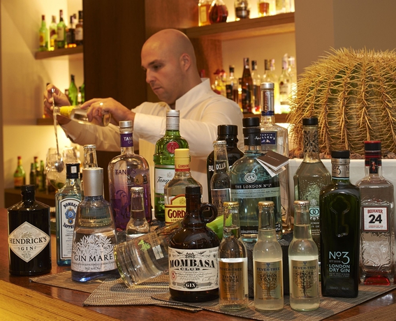 Imagen del bar/restaurante del Hotel Vidamar Resort Algarve. Foto 6