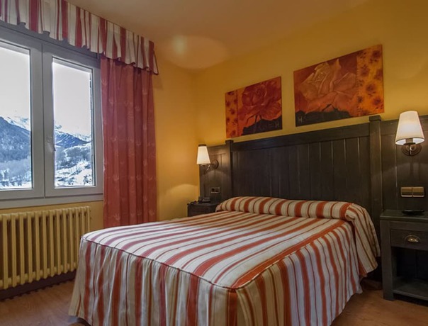 Imagen de la habitación del Hotel Viella. Foto 3