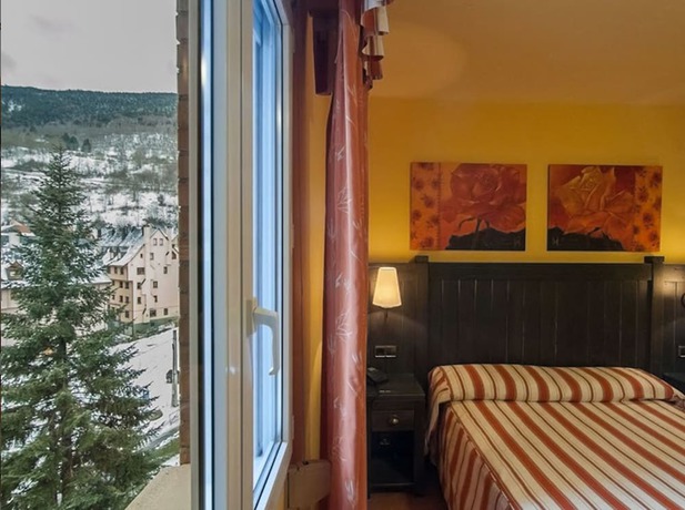 Imagen de la habitación del Hotel Viella. Foto 4