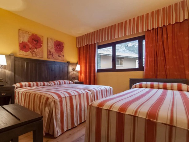 Imagen de la habitación del Hotel Viella. Foto 7