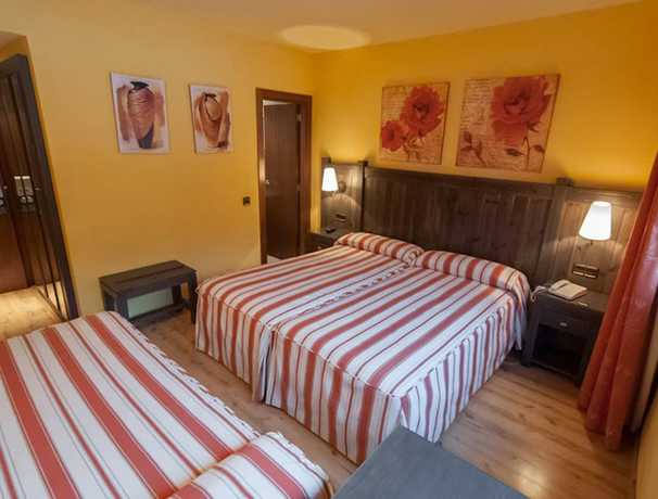 Imagen de la habitación del Hotel Viella. Foto 8