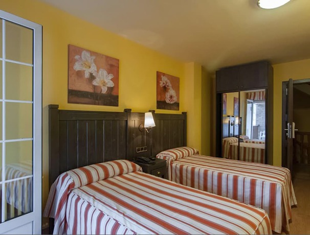 Imagen de la habitación del Hotel Viella. Foto 9