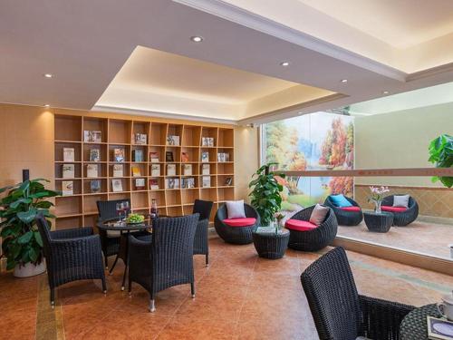 Imagen de los interiores del Hotel Vienna Classic Hotel Guangdong Yangxi Moon Bay. Foto 7