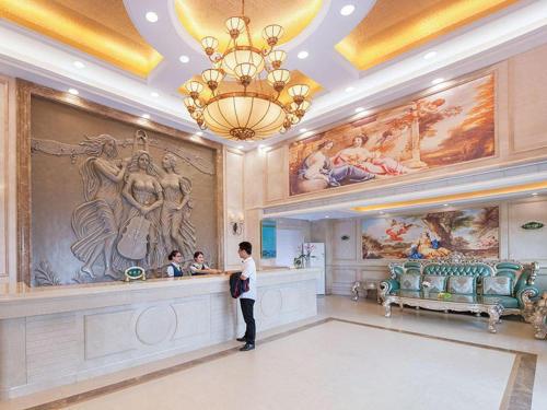Imagen de los interiores del Hotel Vienna Classic Hotel Guangdong Yangxi Moon Bay. Foto 8