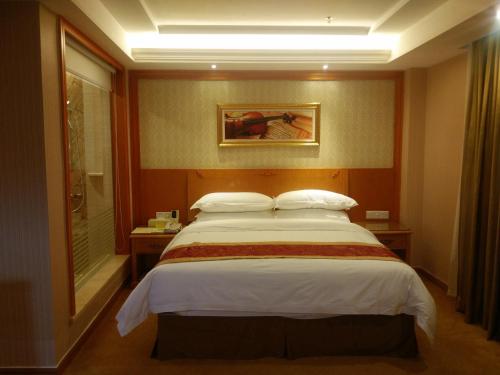 Imagen de la habitación del Hotel Vienna Guangzhou Songnan. Foto 7