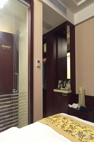 Imagen de la habitación del Hotel Vienna Hotel. Foto 3