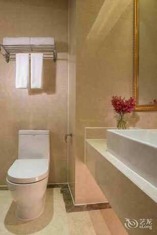 Imagen de la habitación del Hotel Vienna Hotel. Foto 11