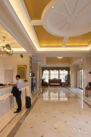 Imagen de los interiores del Hotel Vienna Hotel. Foto 16
