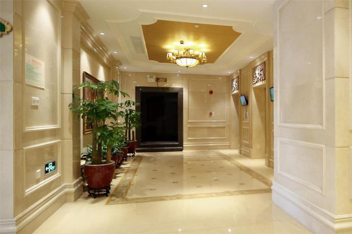 Imagen de los interiores del Hotel Vienna Hotel (Shenzhen Longhua Qinghu Road Branch. Foto 11