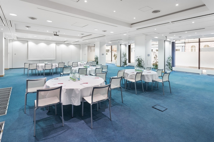 Imagen de los interiores del Hotel Vienna House By Wyndham Andel's Prague. Foto 16