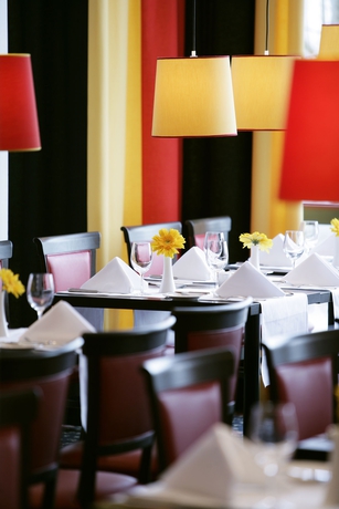 Imagen del bar/restaurante del Hotel Vienna House Easy By Wyndham Bucharest Airport. Foto 2