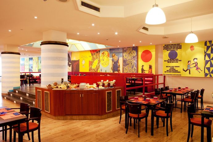 Imagen del bar/restaurante del Hotel Vienna House Easy By Wyndham Rostock. Foto 4