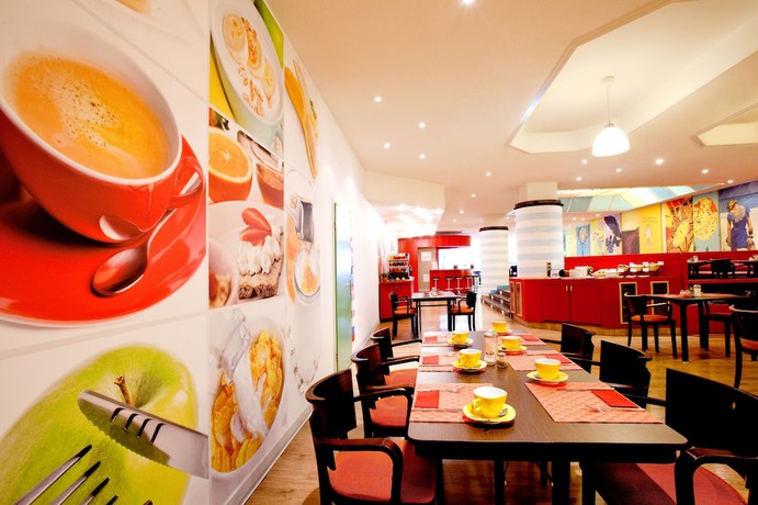 Imagen del bar/restaurante del Hotel Vienna House Easy By Wyndham Rostock. Foto 8