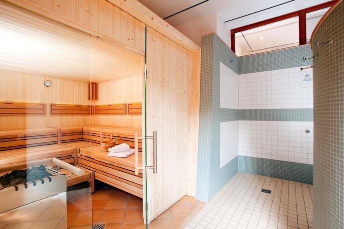 Imagen de la piscina del Hotel Vienna House by Wyndham Remarque Osnabrück. Foto 19