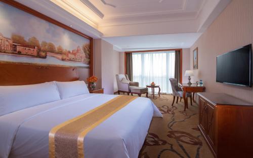 Imagen general del Hotel Vienna International Foshan Qiandeng Lake. Foto 1
