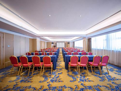 Imagen general del Hotel Vienna International Hubei Zhongxiang Zhongbai Square. Foto 1