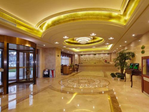 Imagen general del Hotel Vienna International Shanghai Baoshan Pangu. Foto 1