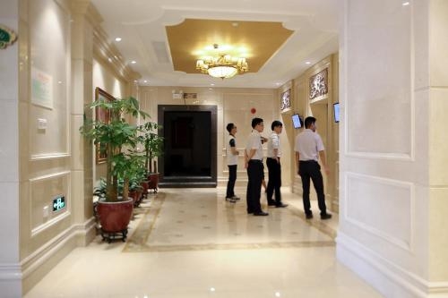 Imagen general del Hotel Vienna International Shenzhen Longgang Lilang. Foto 1