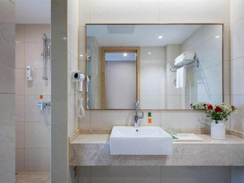 Imagen de la habitación del Hotel Vienna International Taizhou Wenling Branch. Foto 17