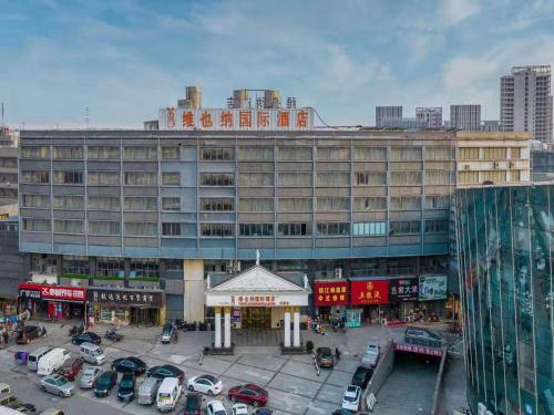 Imagen general del Hotel Vienna International Yangzhou outlets Plaza Heyuan. Foto 3