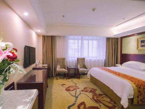 Imagen de la habitación del Hotel Vienna International Yangzhou outlets Plaza Heyuan. Foto 12