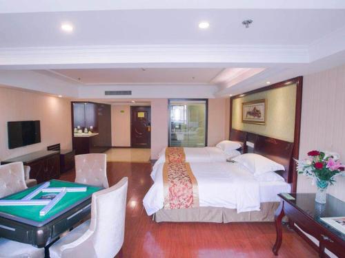 Imagen de la habitación del Hotel Vienna International Yangzhou outlets Plaza Heyuan. Foto 13