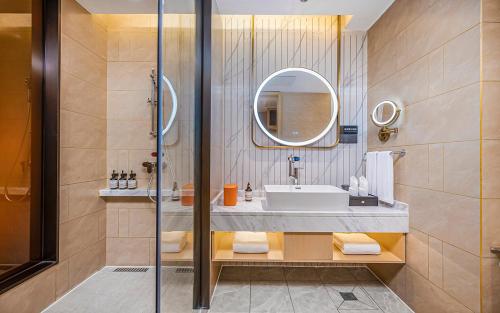 Imagen general del Hotel Vienna International - Yunfu Century Avenue. Foto 3