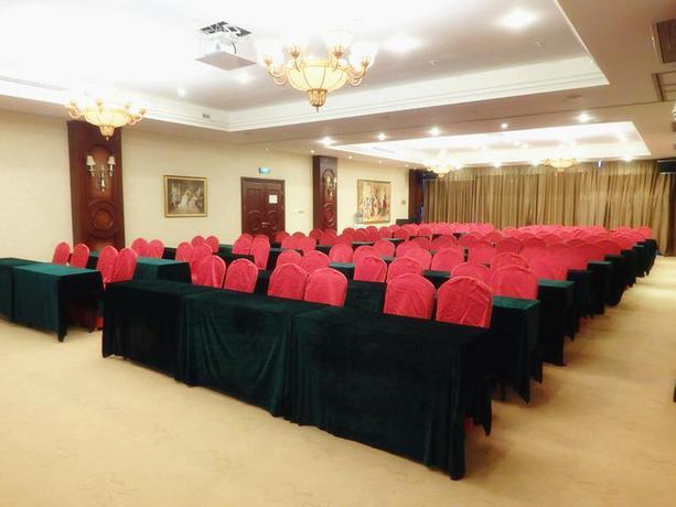 Imagen general del Hotel Vienna International Zhoupu Wanda Plaza. Foto 1