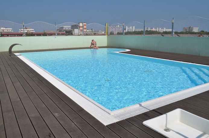 Imagen de la piscina del Hotel Vienna, Lignano Sabbiadoro. Foto 19