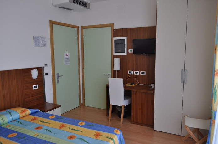 Imagen de la habitación del Hotel Vienna, Lignano Sabbiadoro. Foto 6