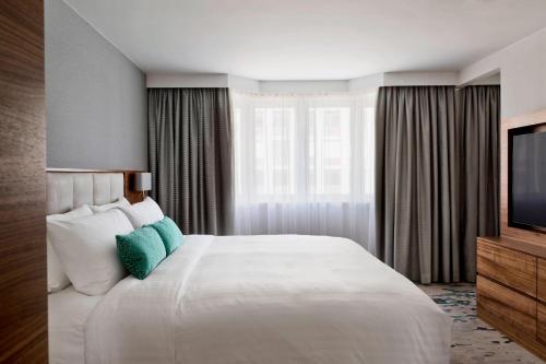 Imagen de la habitación del Hotel Vienna Marriott. Foto 13