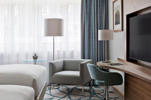 Imagen de la habitación del Hotel Vienna Marriott. Foto 15