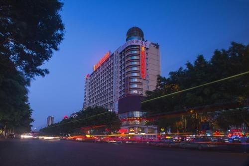 Imagen de los exteriores del Hotel Vienna Nanning Jiangnan Wanda. Foto 12