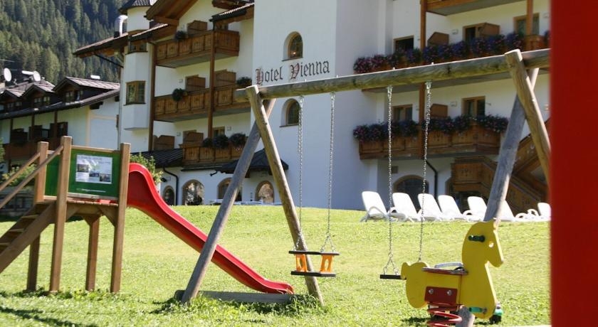 Imagen de los exteriores del Hotel Vienna, San Martino di Castrozza. Foto 4