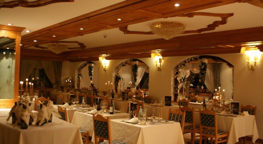 Imagen del bar/restaurante del Hotel Vienna, San Martino di Castrozza. Foto 2