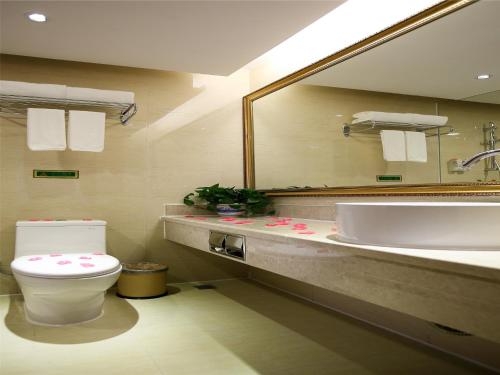 Imagen general del Hotel Vienna Shenzhen Aiguo Road. Foto 1