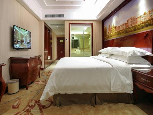 Imagen de la habitación del Hotel Vienna Shenzhen Aiguo Road. Foto 8