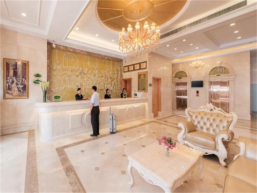 Imagen de la habitación del Hotel Vienna Shenzhen Baoneng City Plaza. Foto 8