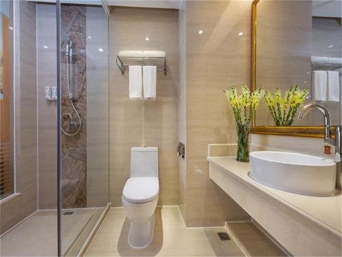 Imagen de la habitación del Hotel Vienna Shenzhen Baoneng City Plaza. Foto 9