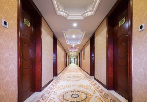 Imagen general del Hotel Vienna Shenzhen Fuyong Qiaotou. Foto 2