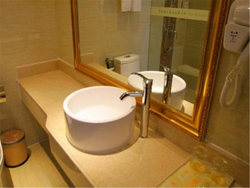 Imagen de la habitación del Hotel Vienna Suzhou Luokou Furniture Store. Foto 6